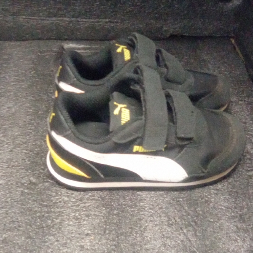 Puma Kids Black Sneakers with White and Yellow Accents Sz 7c
